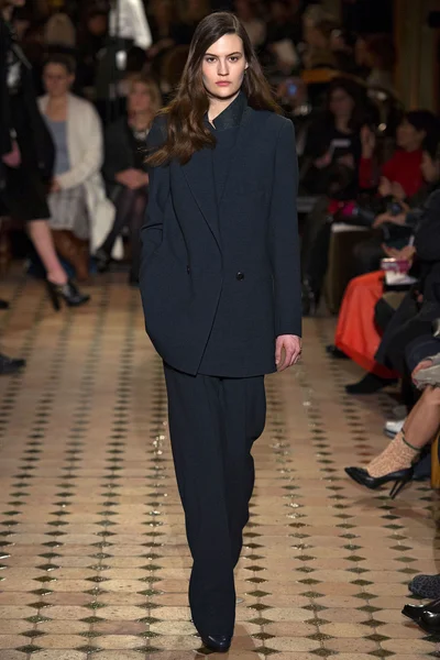 Look 28